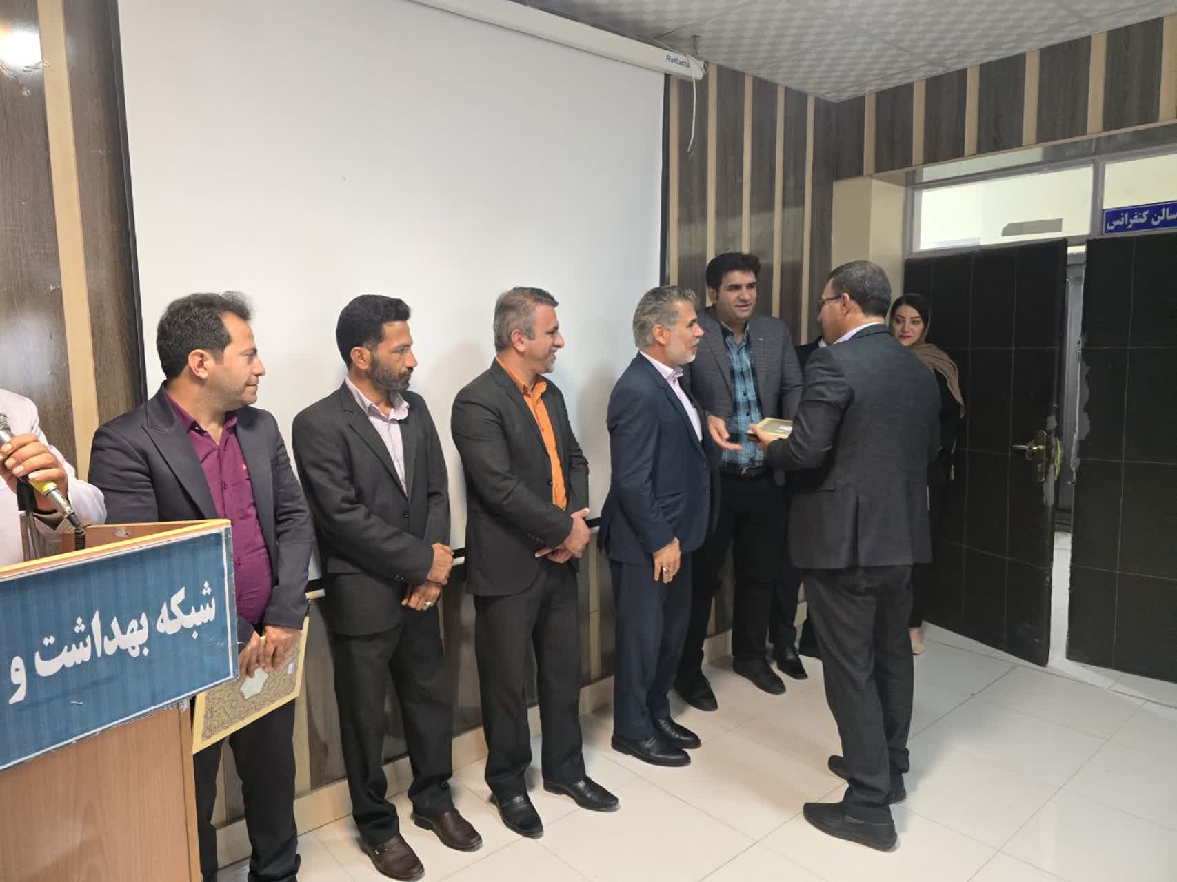 در آئین تکریم و معارفه رئوسای بهداشت باشت؛  زیر‌ساخت‌های بهداشت بهبود می‌یابد