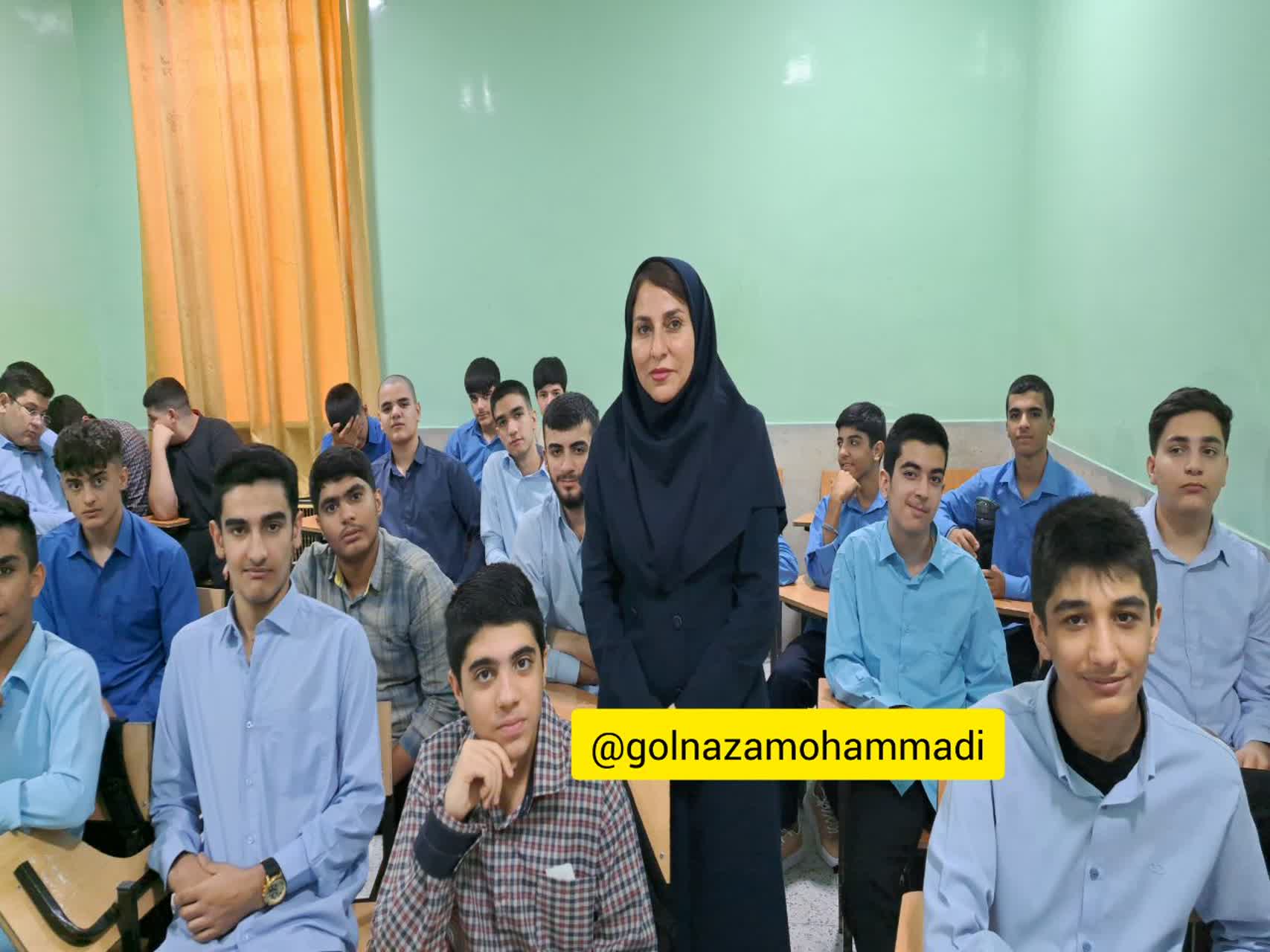 آیین آغاز سال تحصیلی با گرامیداشت هفته دفاع مقدس دردبیرستان پسرانه غیره دولتی شهيد شهریاری گچساران برگزار شد