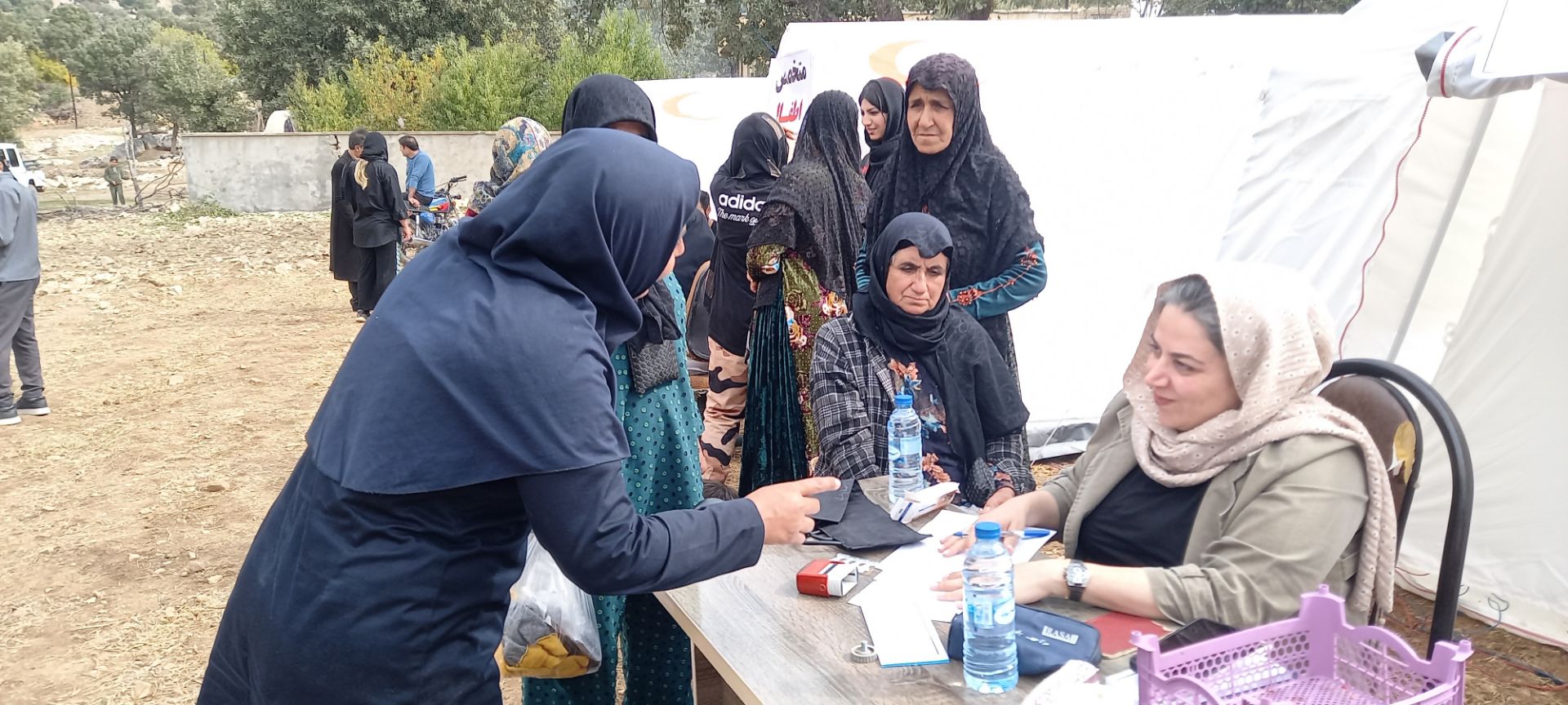 به مناسبت ولادت باسعادت حضرت زینب (س )و روز پرستار انجام گرفت ارائه خدمات بهداشتی ودرمانی رایگان به مردم منطقه پیچاب باشت